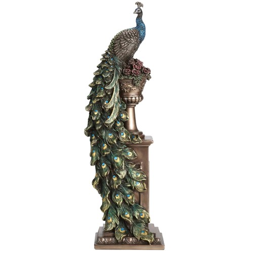 Pfau thront auf säule - pfau,